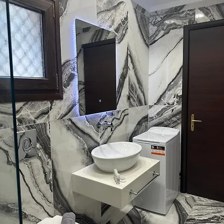 Eleni's Luxury - Апартаменты *